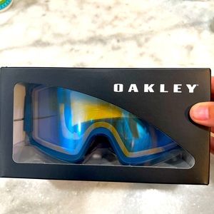 Oakley ski/snow board goggles. Target line S. Color Poseidon/hiyello. NEW IN BOX